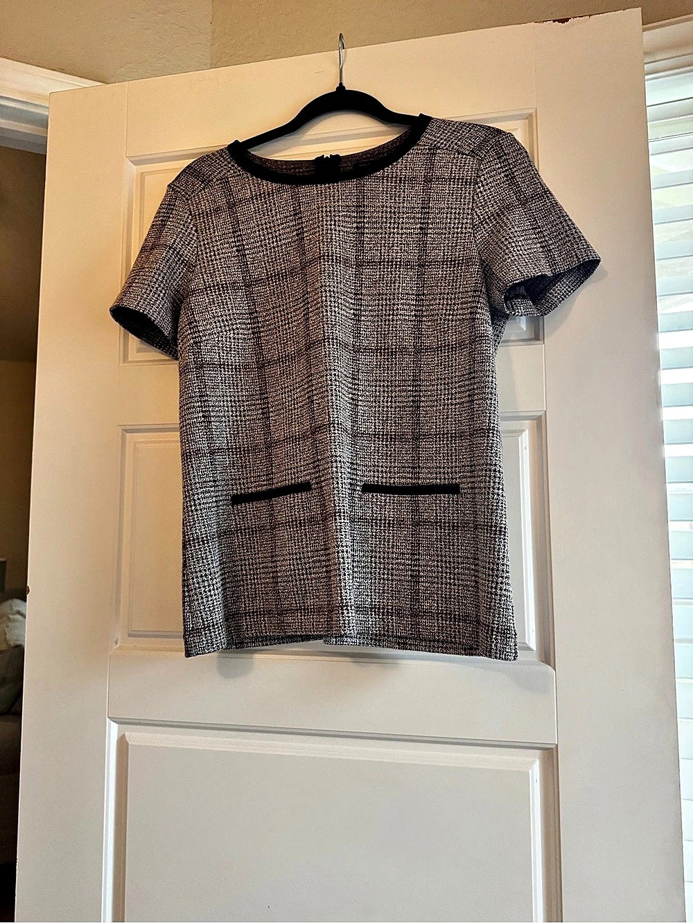 Ann Taylor Plaid Short Sleeve Top in Brown & Black Size Small
